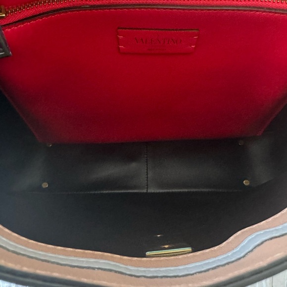 VALENTINO GARAVANI
VSling Leather Large Hobo Bag - Picture 4 of 4